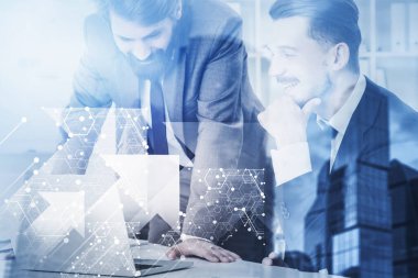 Bulanık şehirde çalışan iki genç iş adamı çift taraflı oklara maruz kalıyor. Tonu ayarlanmış resim