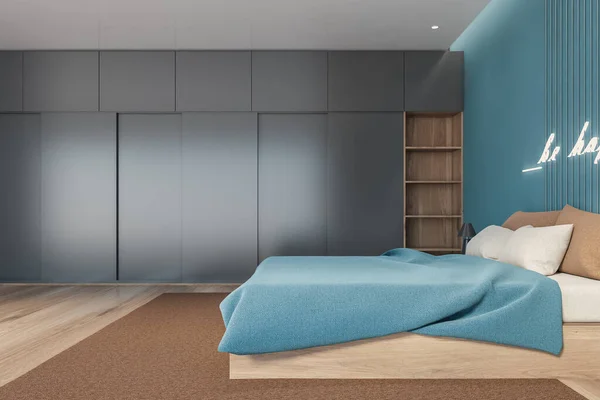 带有蓝色和灰色墙壁 木制地板 舒适的国王尺寸的床和衣柜的时髦卧室侧视图 3D渲染 — 图库照片