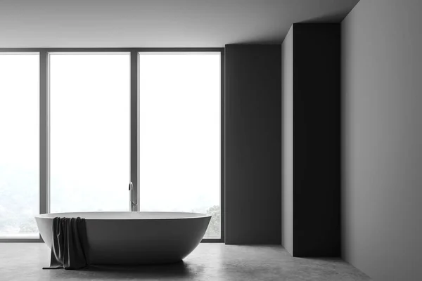 Interior Banheiro Minimalista Com Paredes Cinza Piso Concreto Banheira Confortável — Fotografia de Stock
