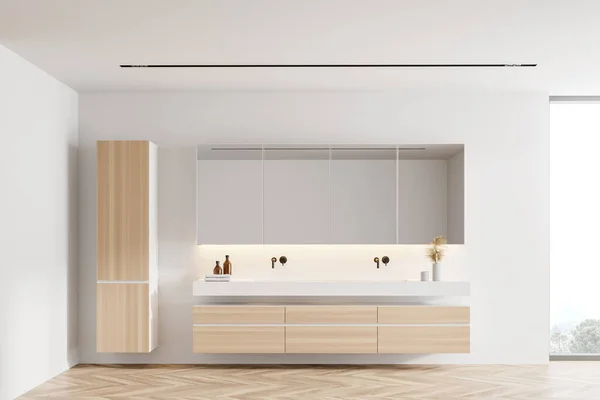 Interno Bagno Moderno Con Pareti Bianche Pavimento Legno Grande Finestra — Foto Stock