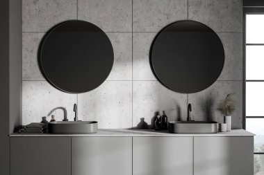 Modern banyoda gri duvarları ve iki yuvarlak aynası olan gri tezgahta duran rahat çift lavaboyu kapatın. 3d oluşturma