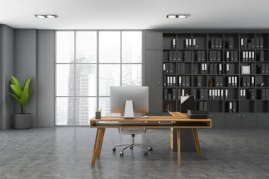 Gri duvarları, beton zemini, bilgisayar masası ve klasörlü kitaplığı olan modern CEO ofisi. 3d oluşturma