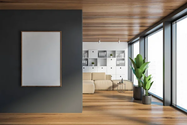 Interior Sala Estar Panorâmica Com Paredes Brancas Piso Madeira Sofá — Fotografia de Stock