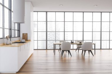 Beyaz duvarları, ahşap zemini, beyaz dolapları ve yemek masası olan şık panoramik mutfağın içi. 3d oluşturma