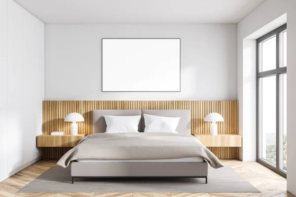 Вид Современную Спальню Белыми Стенами Деревянным Полом Удобной Двуспальной Кроватью — стоковое фото