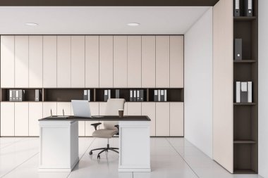 Beyaz ve bej duvarları, fayanslı zemini, bilgisayar masası ve bulanık şehir manzaralı penceresi olan şık CEO ofisi. 3d oluşturma