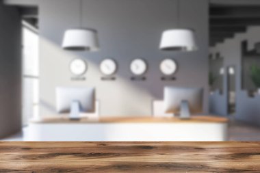 Ürününüz için ahşap masa bulanık modern ofis bekleme odasında gri duvarlar, beton zemin, beyaz resepsiyon masası ve dünya sermaye saatli saatler. 3d oluşturma