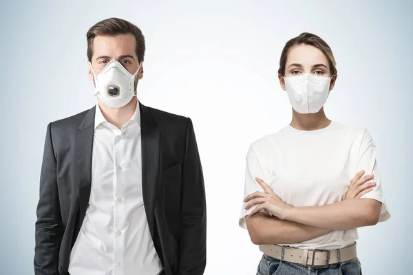 Young Businessman Businesswoman Protective Masks Standing Concrete Wall Concept Covid — Stock Photo, Image