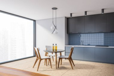 Beyaz ve mavi duvarlı şık panoramik mutfağın köşesi, fayanslı zemin, mavi dolaplar ve sandalyeli yuvarlak yemek masası. 3d oluşturma