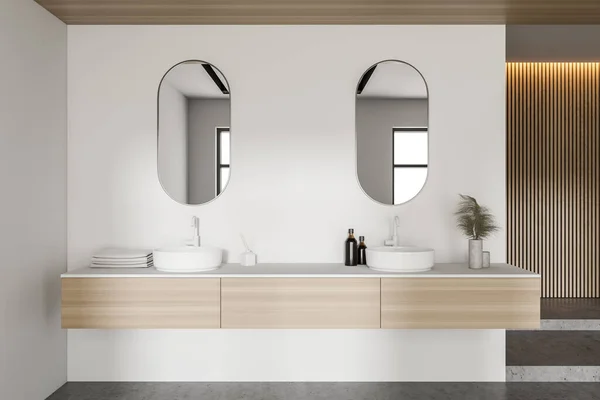 关闭宽敞的浴室与白色和木制墙壁 混凝土地面和双水槽与椭圆形的镜子 3D渲染 — 图库照片
