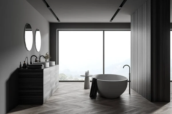 Interno Bagno Moderno Con Pareti Grigie Legno Pavimento Legno Comoda — Foto Stock