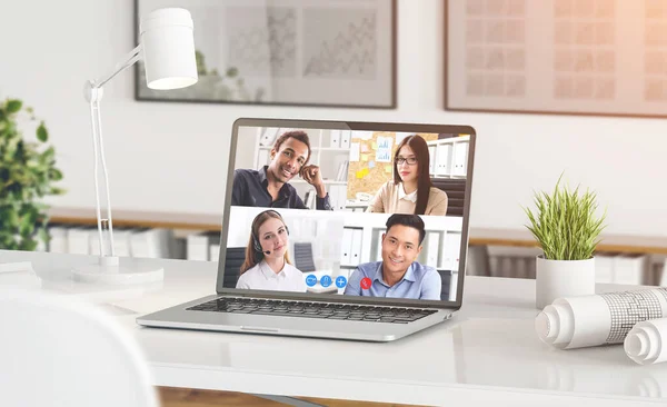 Modern Laptop Four Video Chatting Business People Screen Concept Working — Stock Photo, Image