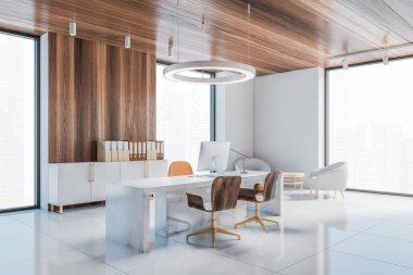 Beyaz ve ahşap duvarları, beyaz zemini ve beyaz bilgisayar masası olan şık CEO ofisinin köşesi. 3d oluşturma