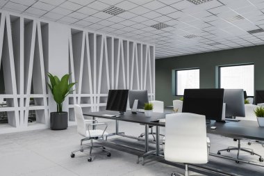 Beyaz ve gri duvarları, beyaz zemini ve sıra sıra bilgisayar masaları olan şık bir açık uzay ofisinin köşesi. 3d oluşturma