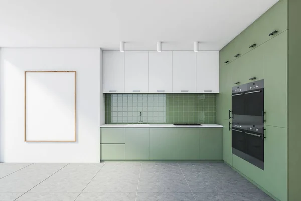 Interior Elegante Cocina Con Paredes Blancas Verdes Suelo Baldosas Armarios — Foto de Stock
