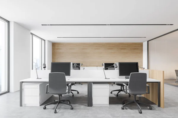 Komfortabler Arbeitsplatz Stilvollen Großraumbüro Mit Weißen Und Hölzernen Wänden Betonboden — Stockfoto