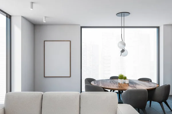 Interno Elegante Sala Pranzo Panoramica Con Pareti Bianche Pavimento Cemento — Foto Stock