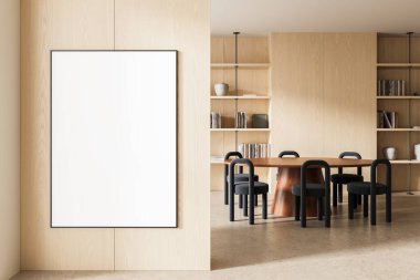 Minimalist iç mekan, ahşap bir duvarda büyük boş bir poster, modern yemek mobilyaları ve yumuşak tarafsız bir arkaplanda dahili raflar. 3B Hazırlama