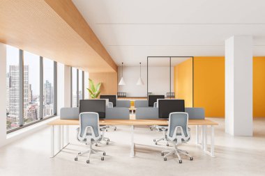 Çalışma istasyonları, ahşap ve sarı duvar aksanları, ergonomik mobilyalar ve panoramik pencerelerle çağdaş ofis içi. 3B Hazırlama