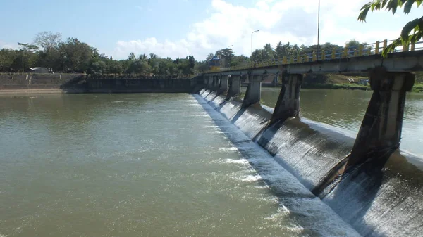 Dam Bridge Sapon Джокьякарта Индонезия — стоковое фото