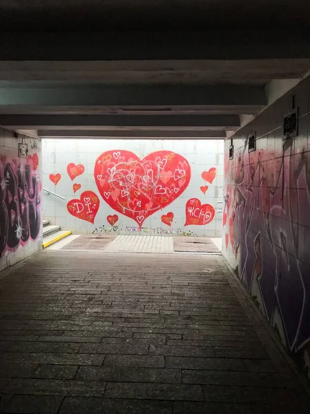 Tunnel of love and lovers