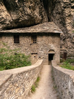 mesafe sivri kaya zirveleri ile dağ manzara, Alpler