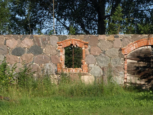 Stary Kamienny Dom Zabytkowe Drzwi Okna — Zdjęcie stockowe