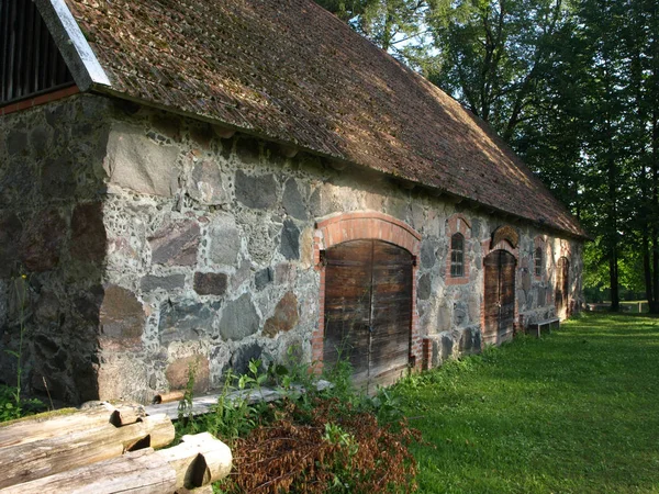 Stary Kamienny Dom Zabytkowe Drzwi Okna — Zdjęcie stockowe