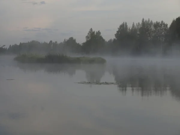 Tôt Matin Sur Lac Belles Reflets Ciel Dans Eau Brouillard — Photo