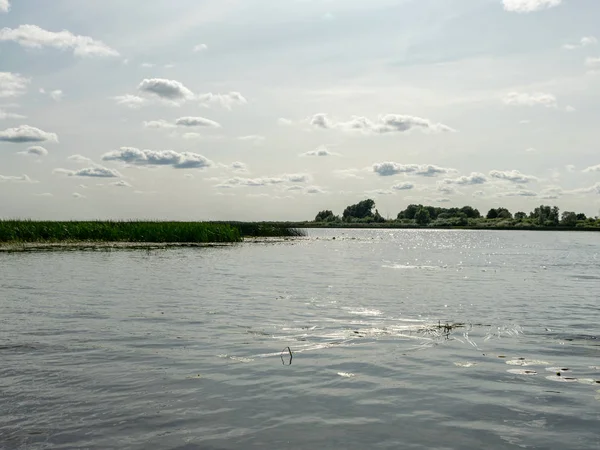 Magnifique Paysage Avec Rivière Seda Qui Jette Dans Lac Burtnieki — Photo
