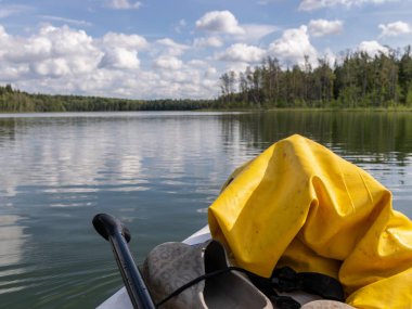 yaz, göl manzarası, stand up kurulu, güzel bulutlar ve su yansımaları