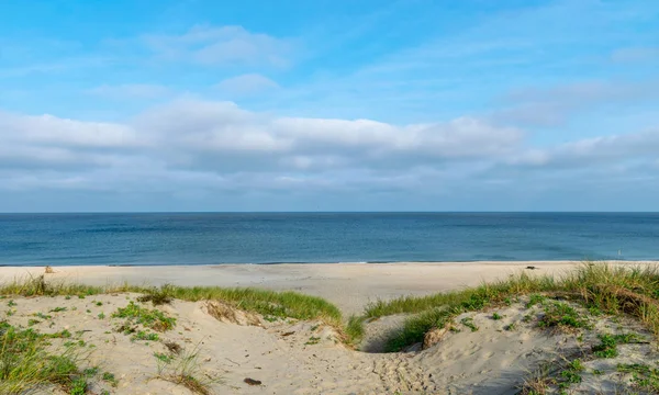 Paysage Avec Dunes Sable Blanc Belle Mer Bleue Sentiers Bois — Photo