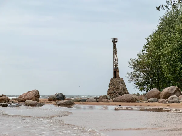 Старий Маяк Піщаному Пляжі Красиві Роздуми Стоку Води Маяк Кумганчір — стокове фото