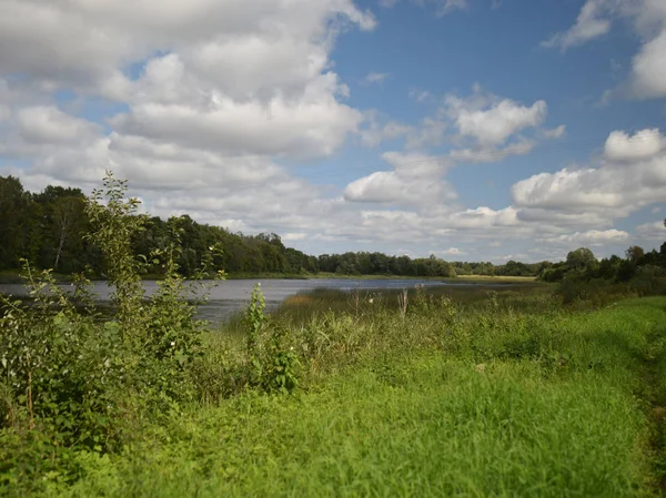 Beau Paysage Été Avec Prairie Beaucoup Nuages — Photo