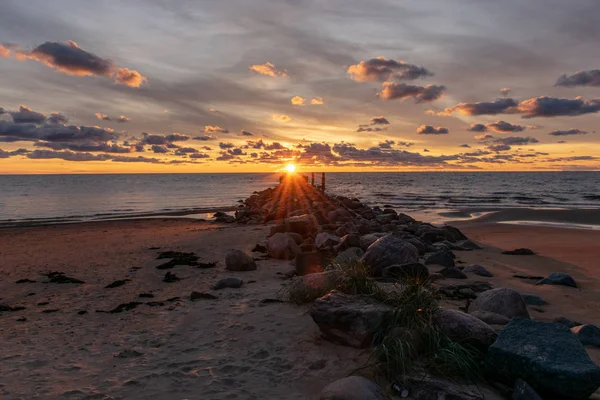Schöne Fotografie Mit Sonnenuntergang Meer Schwarzer Molensilhouette Schönem Und Farbenfrohem — Stockfoto