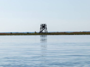 güzel taş dalgakıran, sakin deniz, Prnu Bay, Estonya