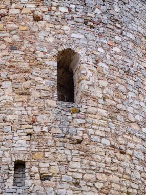  Sonbaharda eski şato harabeleri ve renkli ağaçlar