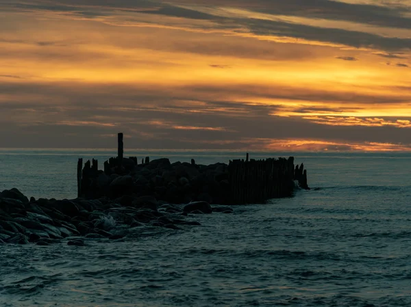 Landschap Met Onscherp Mooie Dramatische Lucht Boven Zee Stenen Pier — Stockfoto