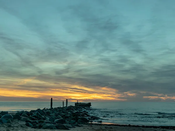 Paisaje Con Desenfocado Hermoso Cielo Dramático Sobre Mar Muelle Piedra —  Fotos de Stock
