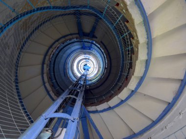 Sarmal merdivenlerin soyut deseni