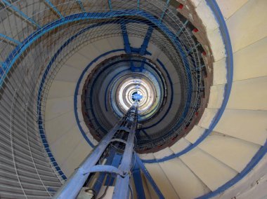 Sarmal merdivenlerin soyut deseni