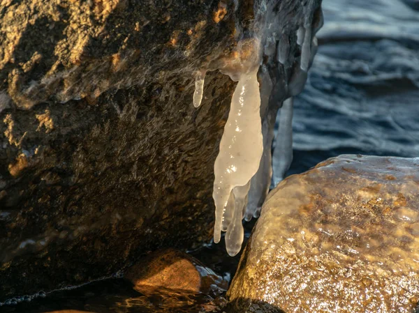 Langzeitbelichtungsbild Mit Steiniger Küste Früher Wintermorgen — Stockfoto