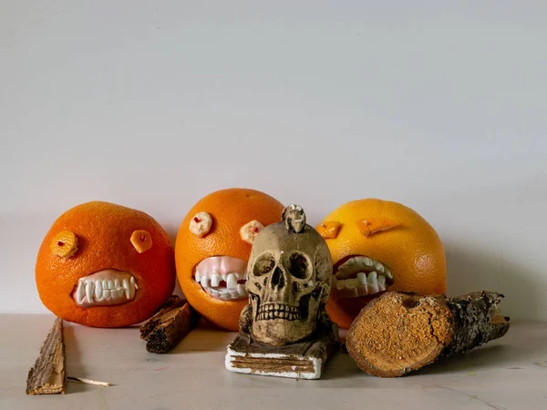 picture with smiling orange face and skull, suitable for Halloween