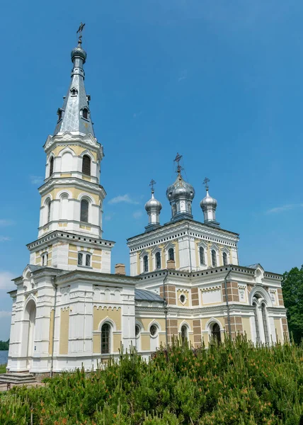 Fotografía Con Iglesia San Alejandro Nevski Stameriena Letonia Soleado Día — Foto de Stock