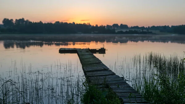 Tidigt Morgonen Landskap Med Sjö Och Träbro Den Soluppgång Sjön — Stockfoto