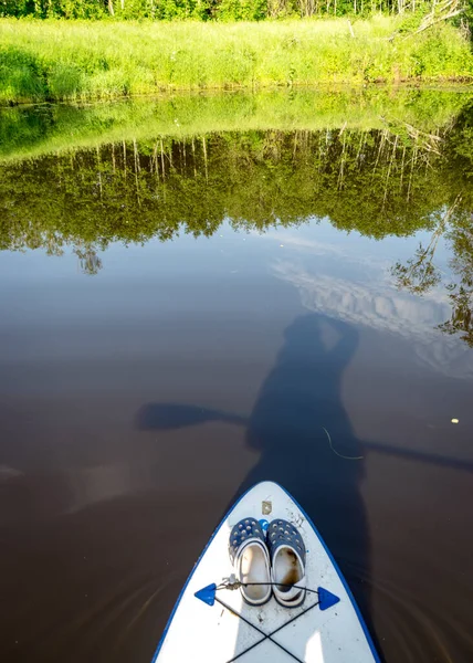 Blick Vom Stand Padlle Board Ufer Eines Kleinen Wilden Flusses — Stockfoto