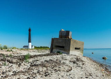 Güneşli bir günde Saaremaa adasının güzel manzarası. Sorve deniz feneri, Saaremaa Adası, Estonya