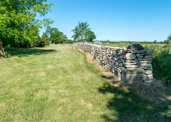 Landschaft Mit Niedrigem Steinzaun Auf Der Insel Saaremaa Estland — Stockfoto