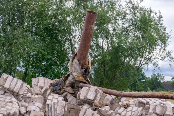 Fragmentos Ruinas Ladrillo Blanco Restos Una Antigua Estructura Hierro Una — Foto de Stock