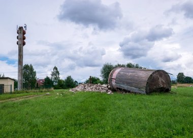 Eski sökülmüş su kulesi, yıkılmış su kulesi, su deposu, Letonya, Vaidava 20.22.07